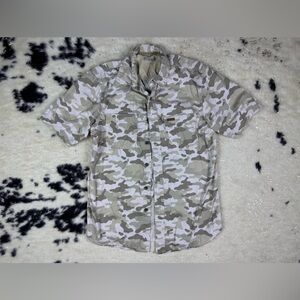 Outdoor slide Men’s Camouflage Short Sleeve Button Up Outdoor Shirt Size Small